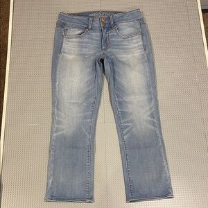 ❌SOLD❌American Eagle Artist Crop Jeans – Size 6 Regular – Super Stretch – Light